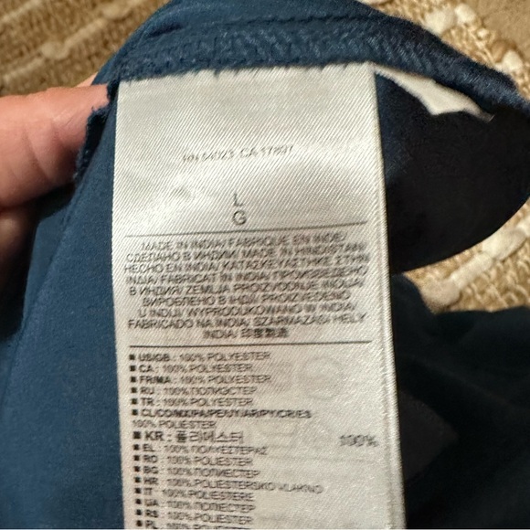 Women’s Banana Republic Blouse - Picture 2 of 3